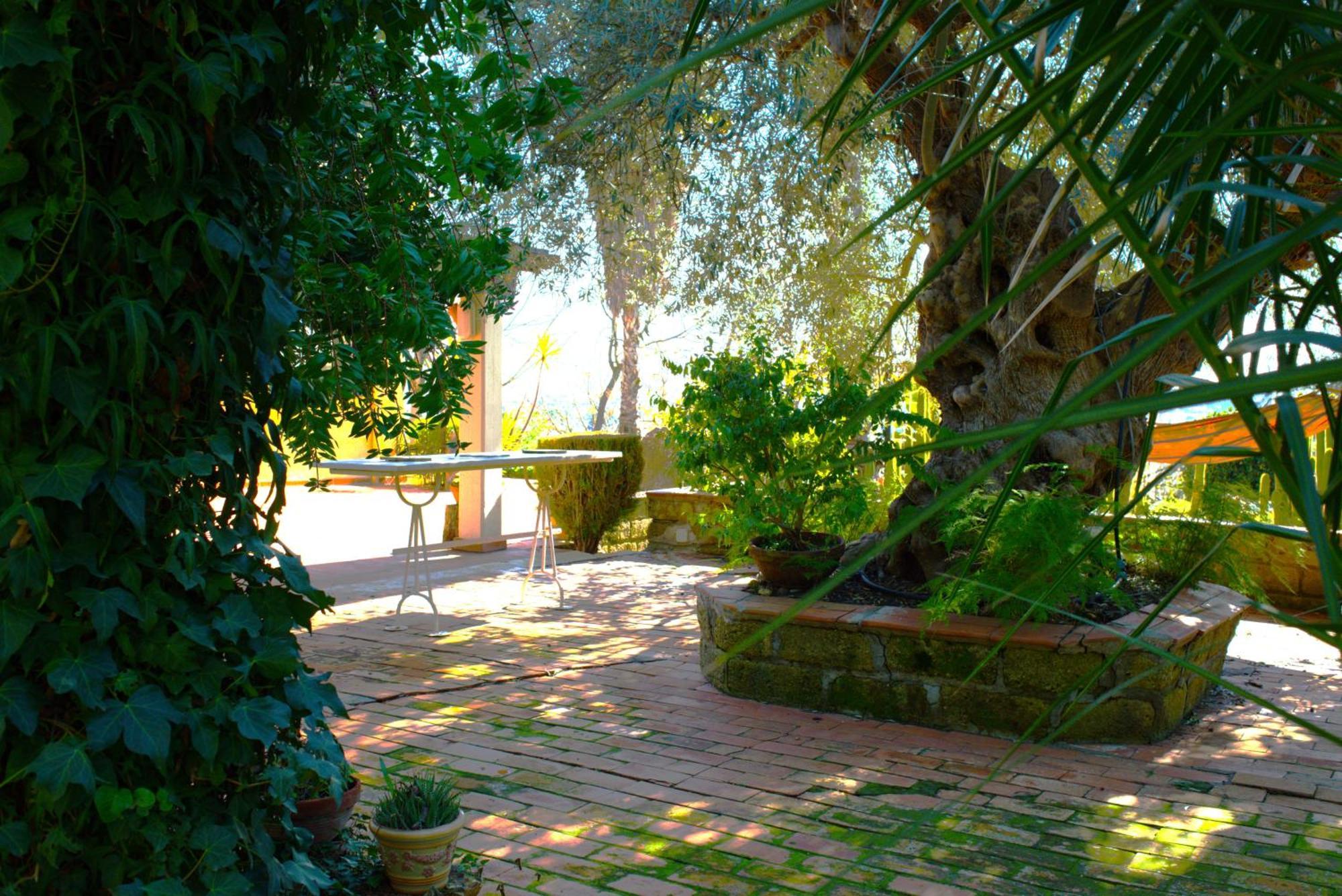 Donna Caterina House, * Pietraperzia