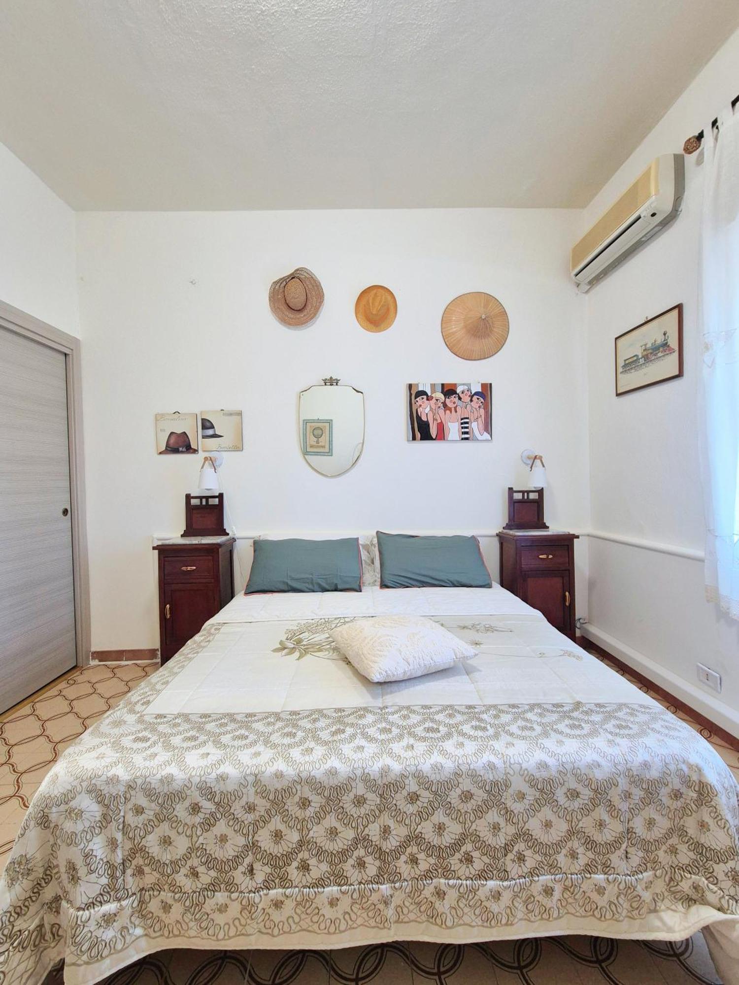 Donna Caterina House, * Pietraperzia